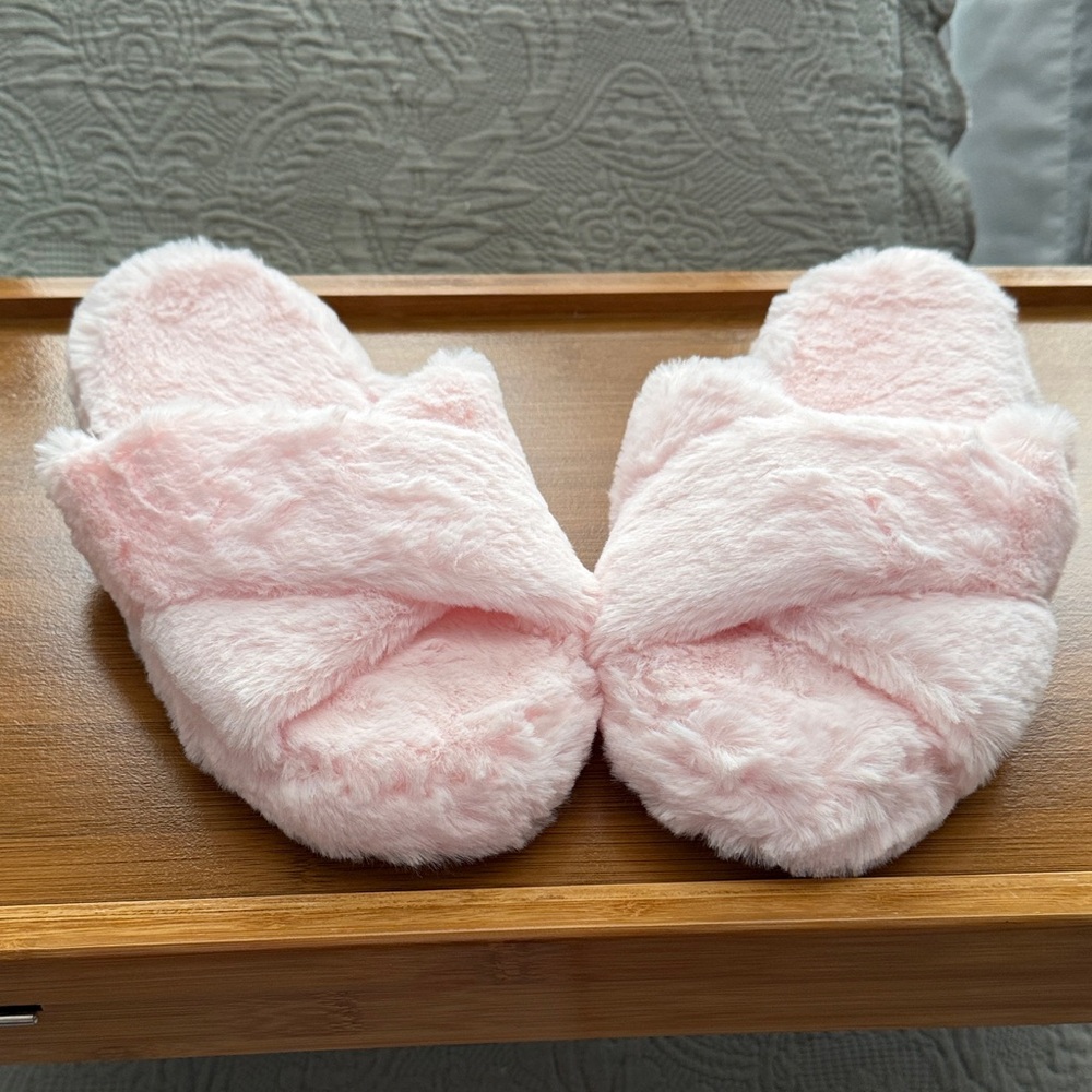 CLEARANCE FamiPort Cross Band Fluffy Pink Slippers